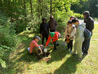 Timbuctoo Institute participants learning about invasive earthworms